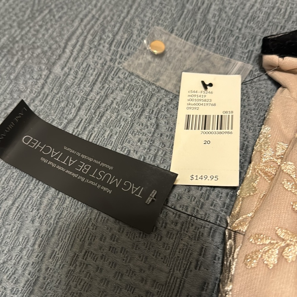 BRAND NEW Plus size special occassion dress. Perfect for a Spring/Summer event! - Picture 5 of 5